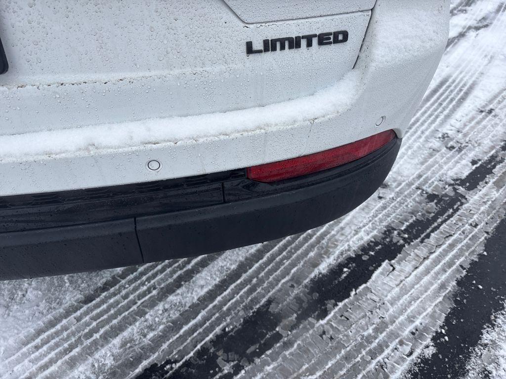 new 2025 Jeep Grand Cherokee car, priced at $42,904