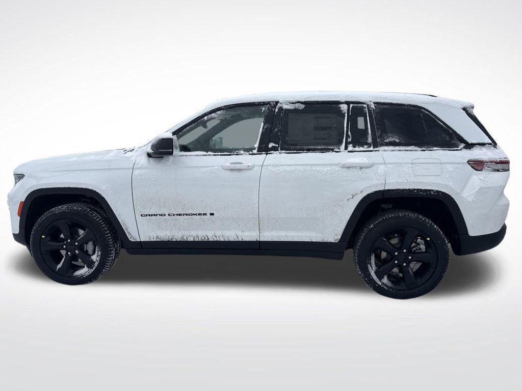 new 2025 Jeep Grand Cherokee car, priced at $42,904