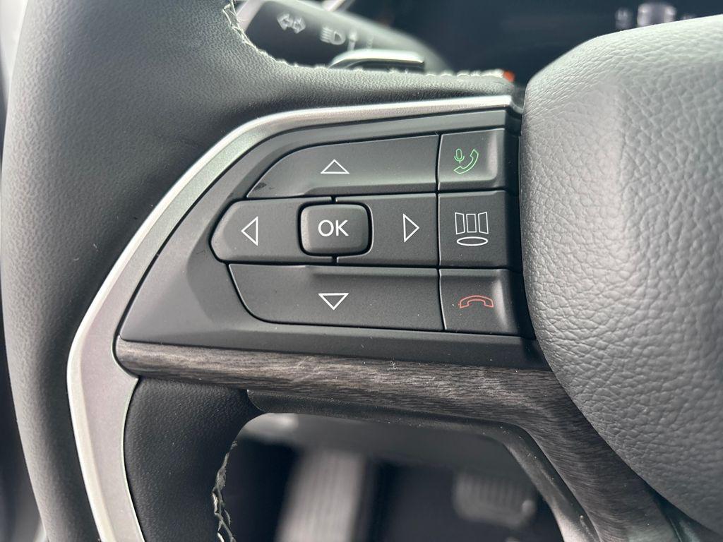 new 2025 Jeep Grand Cherokee car, priced at $42,904