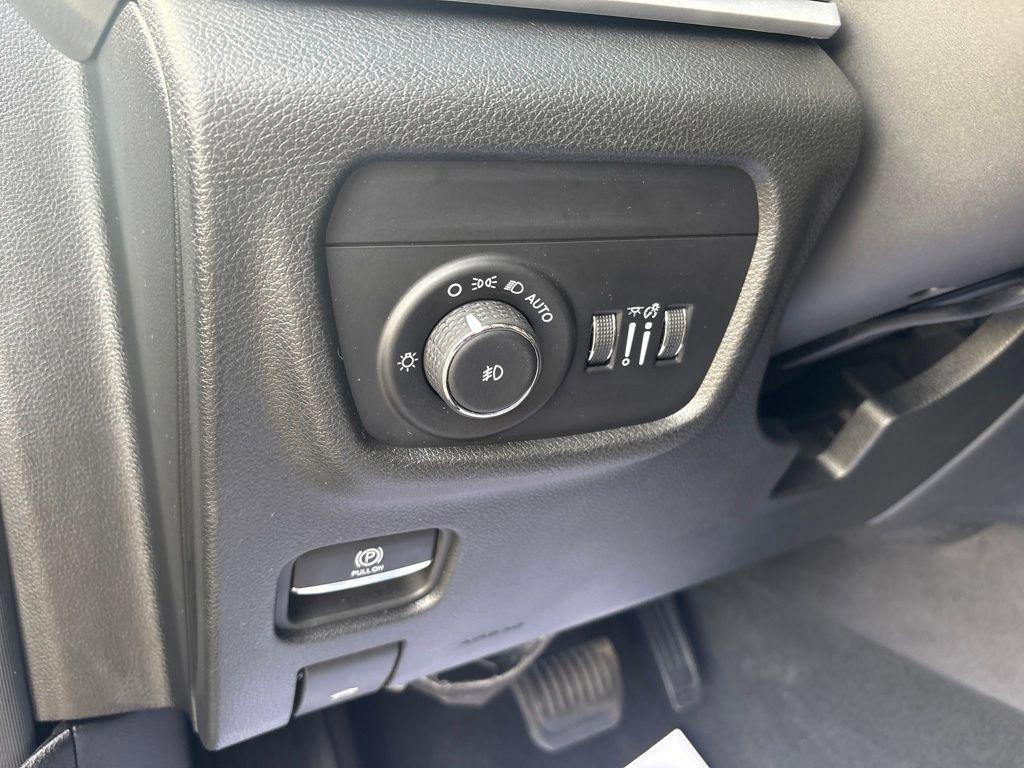 used 2025 Jeep Grand Cherokee car, priced at $39,500