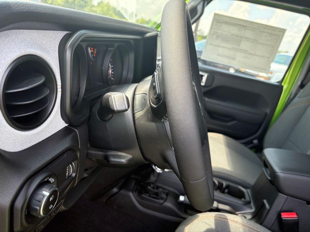 new 2025 Jeep Gladiator car, priced at $41,977