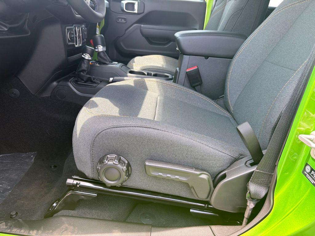 new 2025 Jeep Gladiator car, priced at $41,977