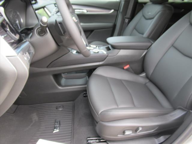 new 2025 Cadillac XT6 car, priced at $50,690