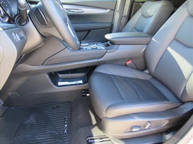 new 2025 Cadillac XT5 car, priced at $45,790