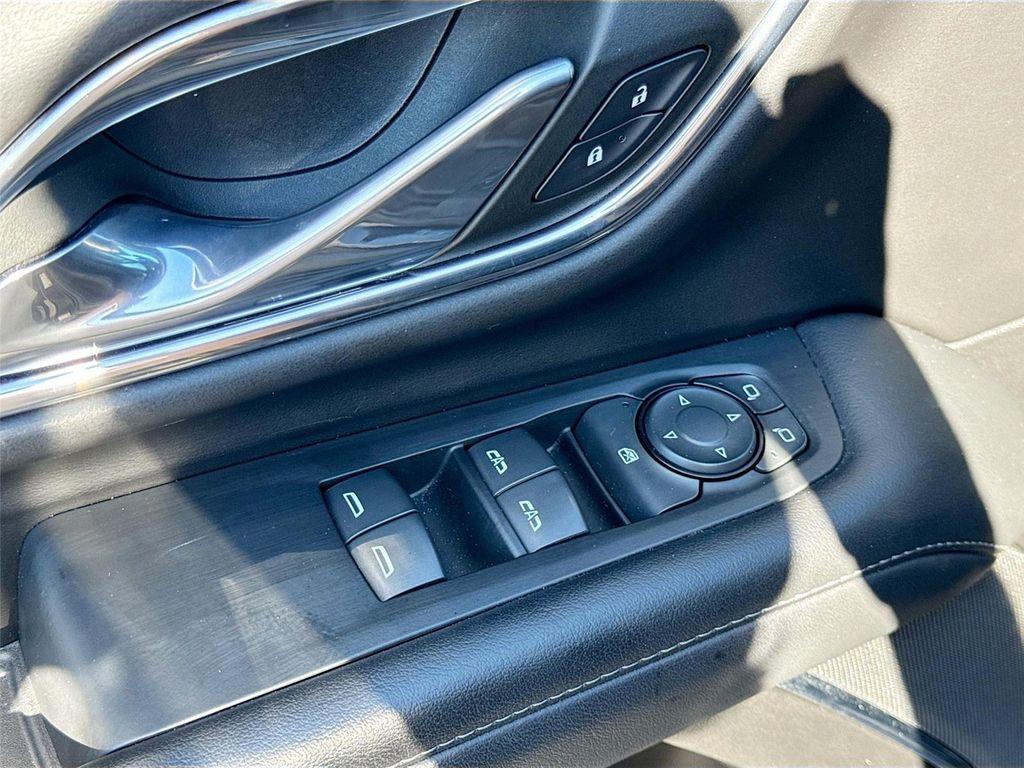 used 2023 GMC Yukon car, priced at $35,920