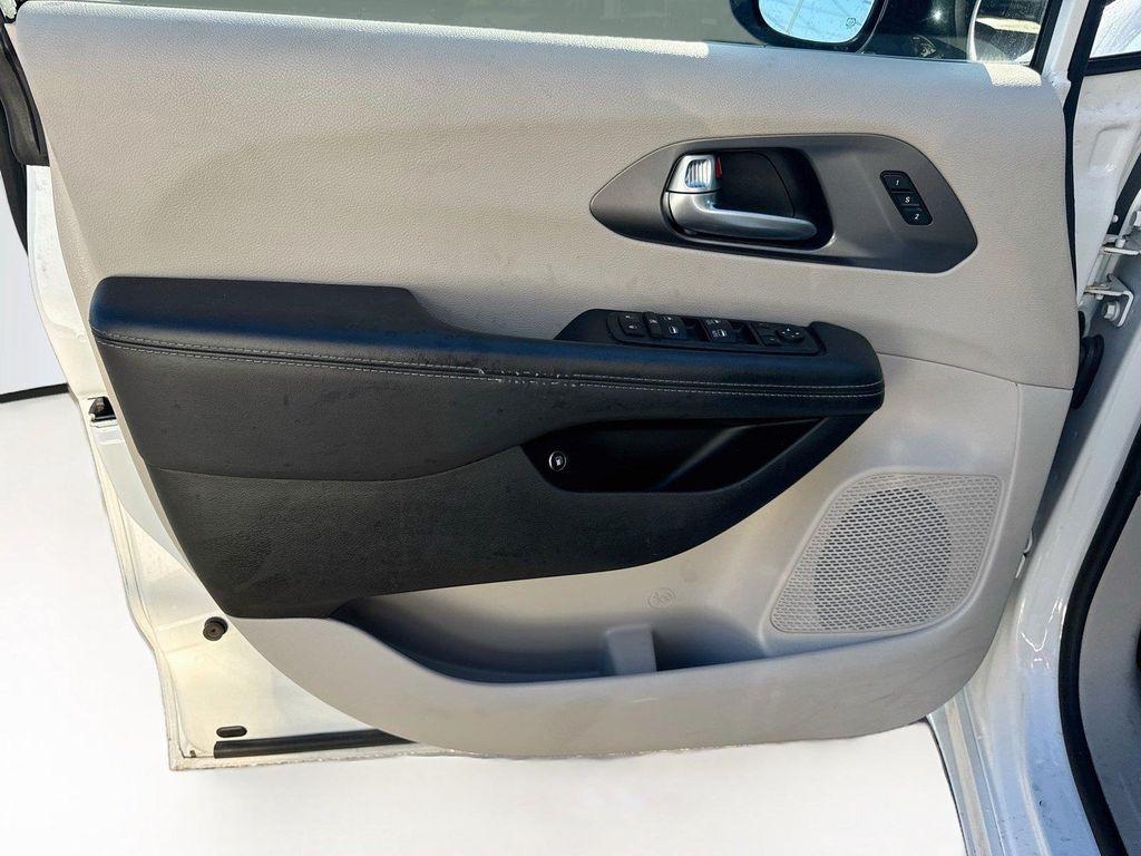 used 2024 Chrysler Pacifica Hybrid car, priced at $24,885