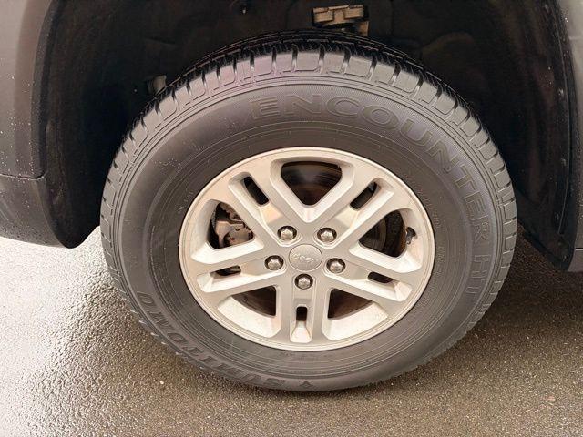 used 2022 Jeep Grand Cherokee car, priced at $22,999