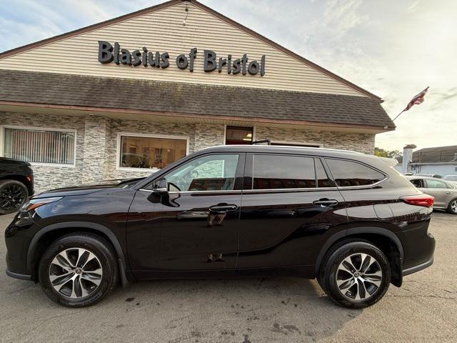 used 2021 Toyota Highlander car, priced at $28,877