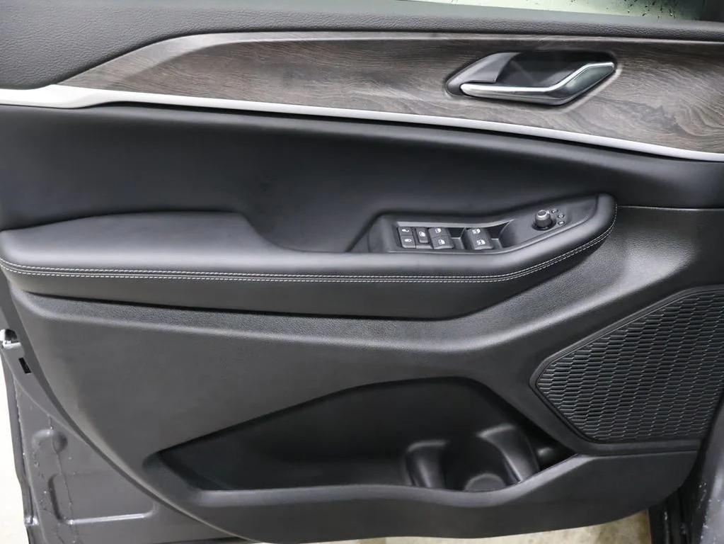 new 2026 Jeep Grand Cherokee car, priced at $47,697