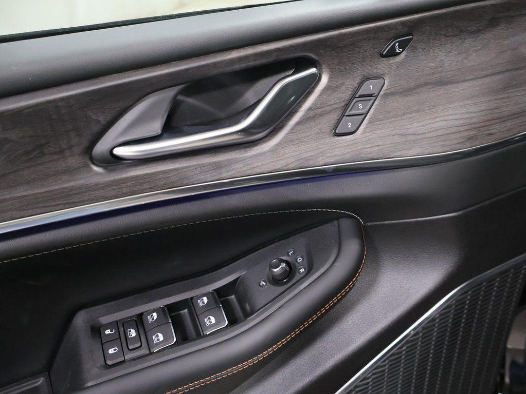 new 2025 Jeep Grand Cherokee L car, priced at $60,879