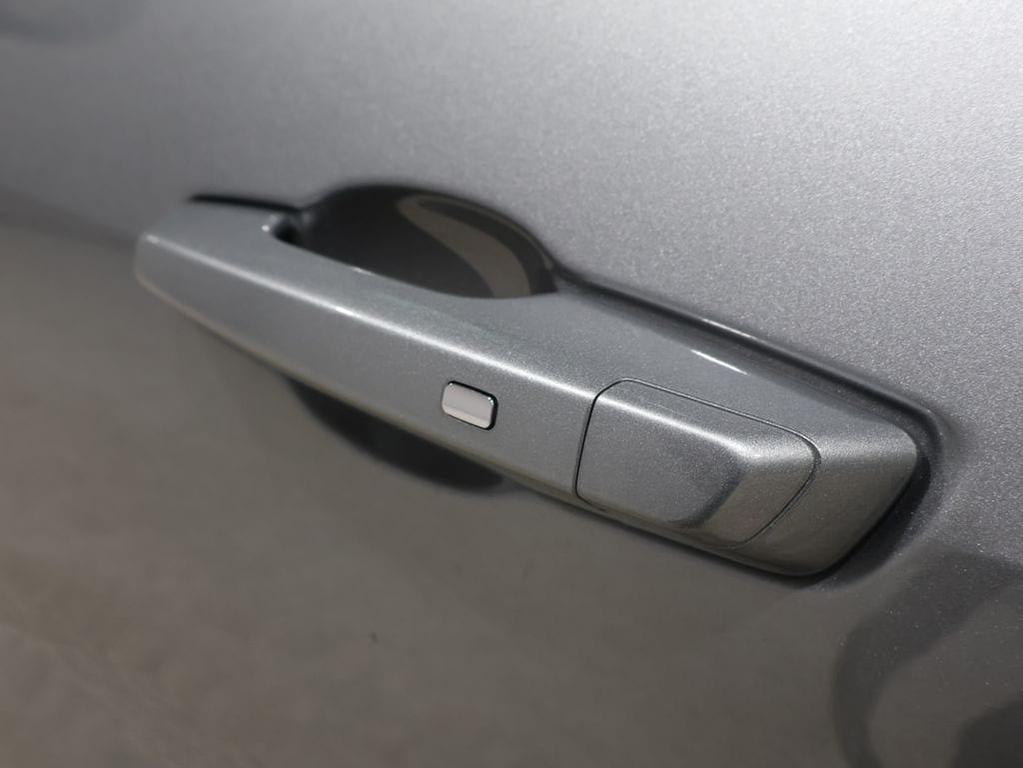 used 2024 Chevrolet Traverse car, priced at $32,875