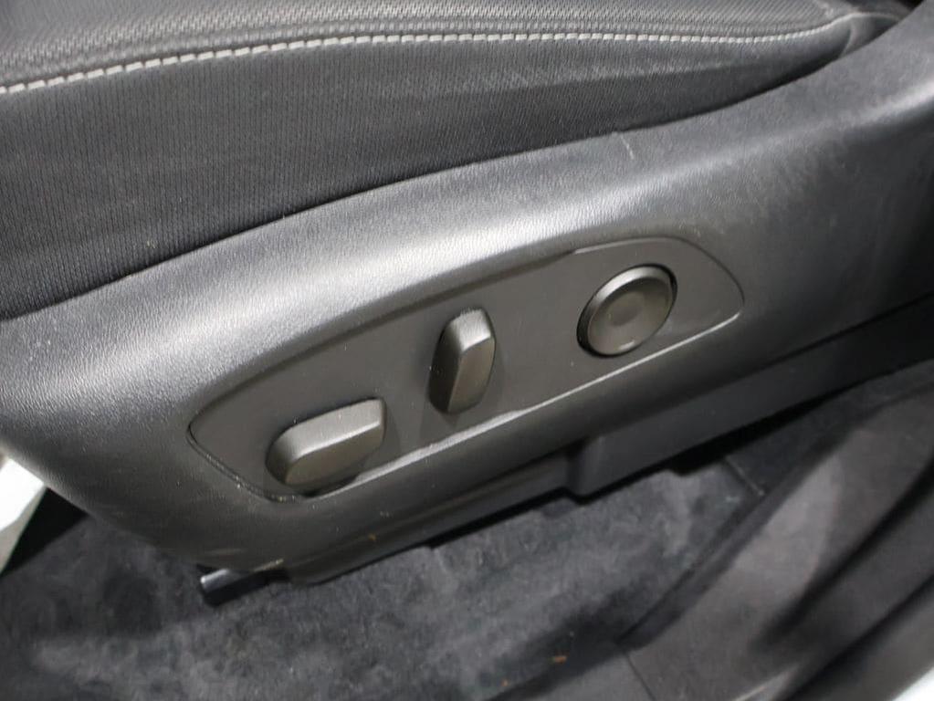 used 2024 Chevrolet Traverse car, priced at $32,875