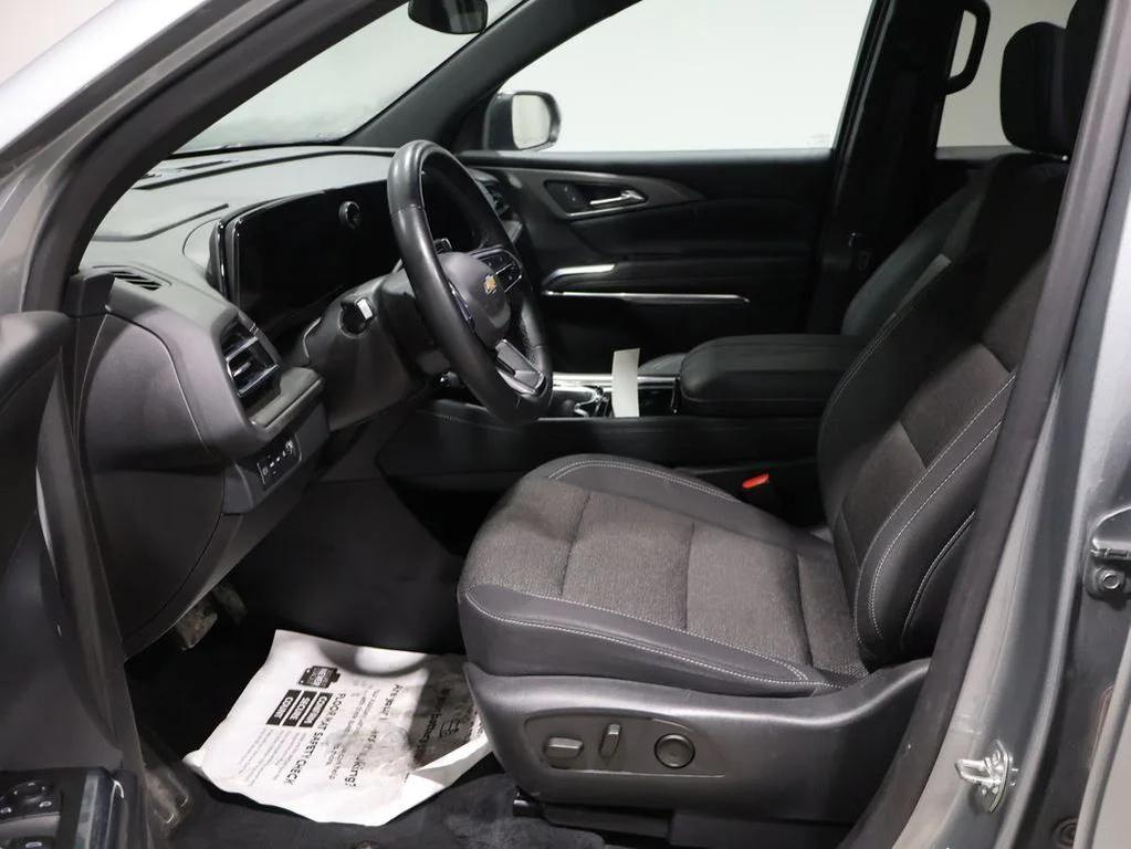 used 2024 Chevrolet Traverse car, priced at $32,875