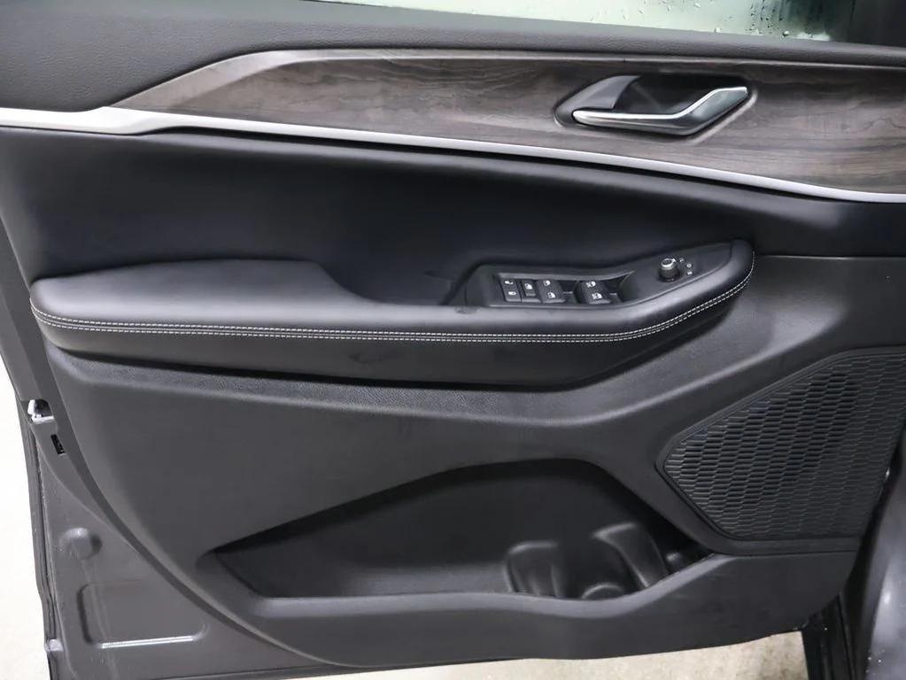 new 2026 Jeep Grand Cherokee car, priced at $47,203