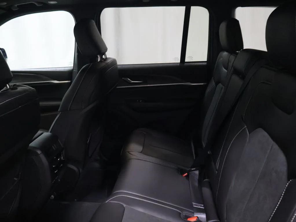 new 2026 Jeep Grand Cherokee car, priced at $47,203