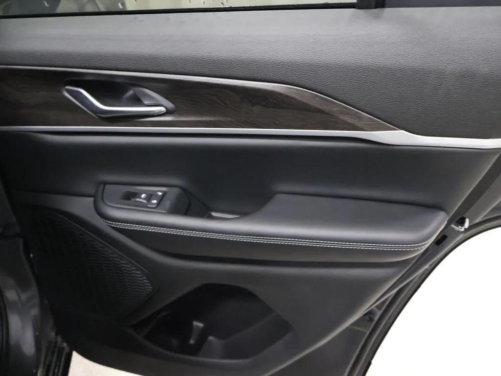 new 2026 Jeep Grand Cherokee car, priced at $47,203