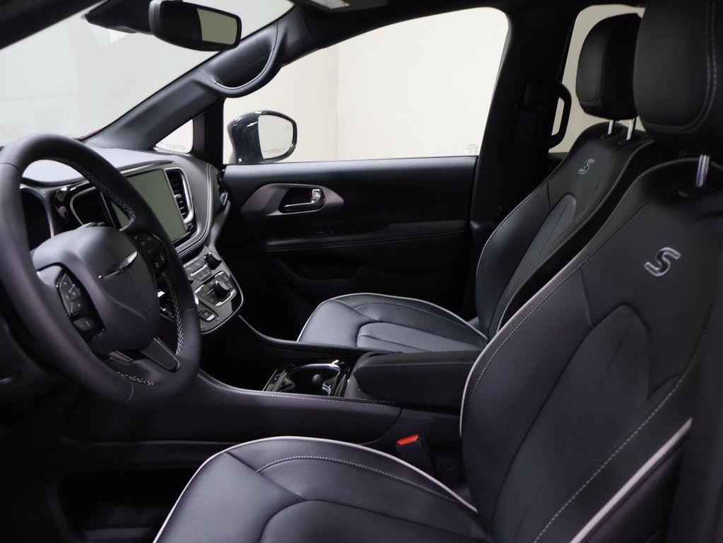 new 2026 Chrysler Pacifica car, priced at $51,115