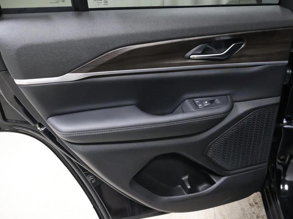 new 2025 Jeep Grand Cherokee car, priced at $51,480