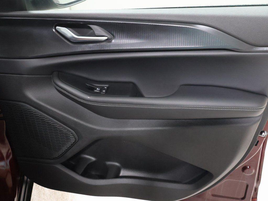 new 2025 Jeep Grand Cherokee car, priced at $40,037