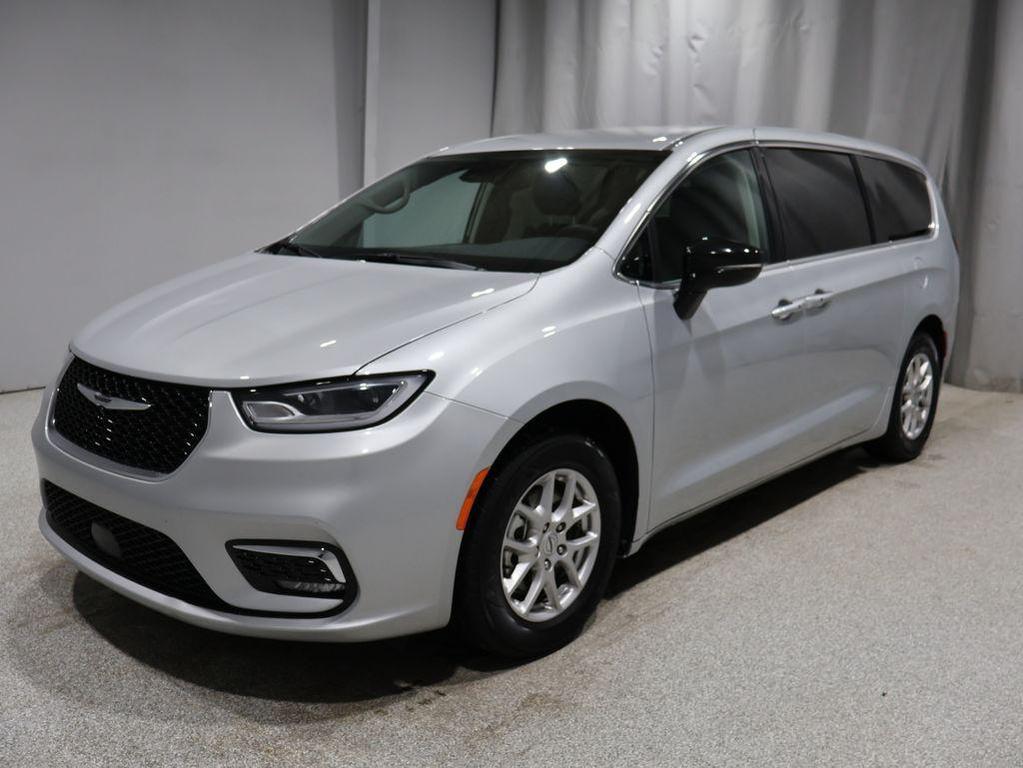 used 2024 Chrysler Pacifica car, priced at $28,500