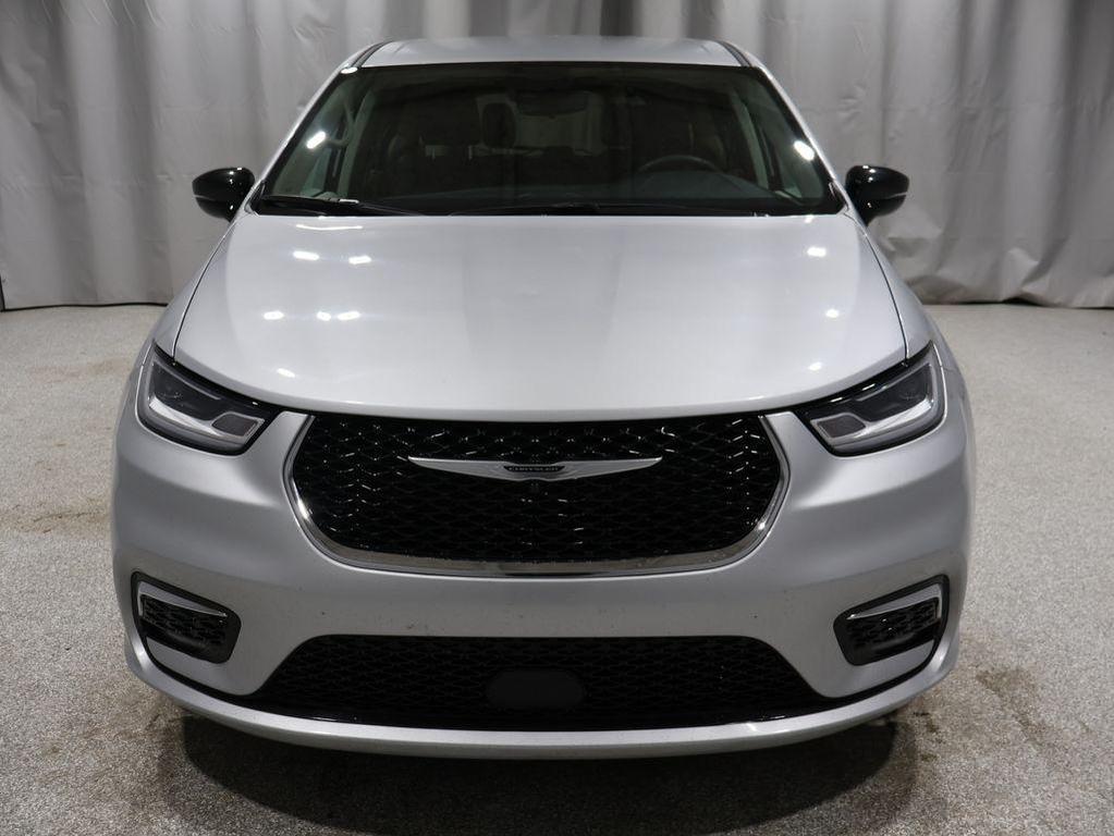 used 2024 Chrysler Pacifica car, priced at $28,500