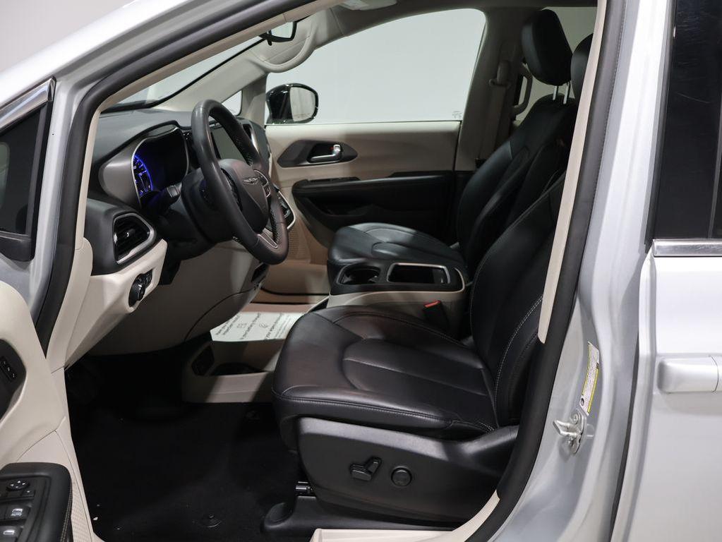 used 2024 Chrysler Pacifica car, priced at $28,500