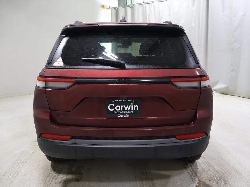 new 2026 Jeep Grand Cherokee car, priced at $49,570