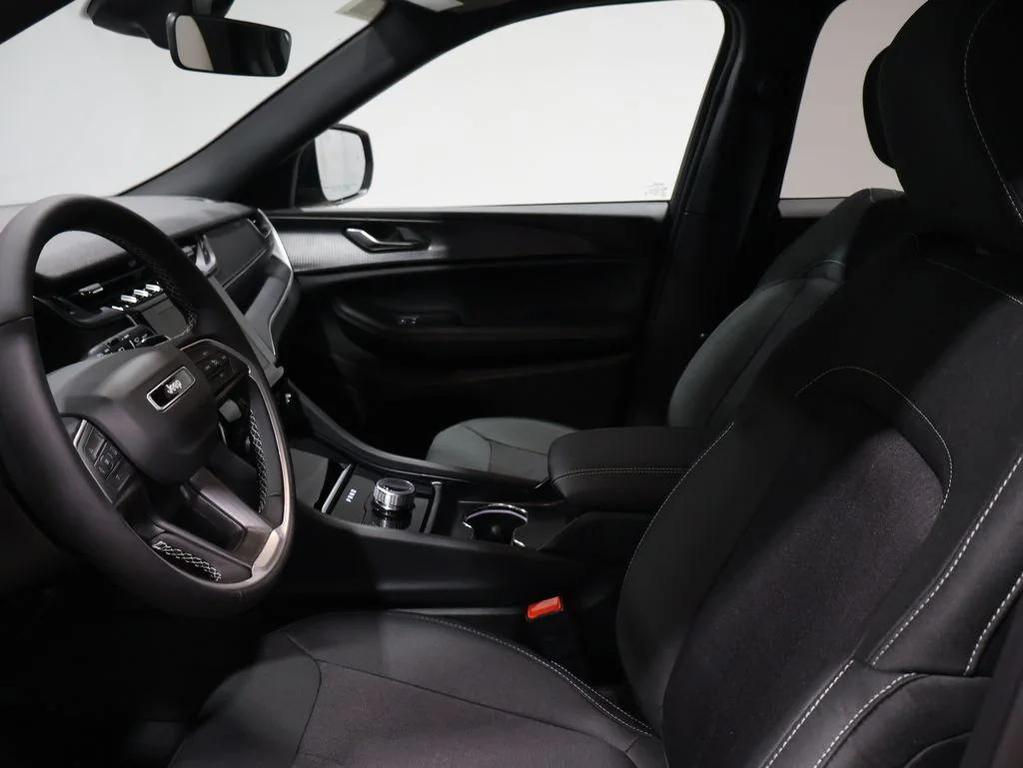 new 2026 Jeep Grand Cherokee car, priced at $43,877