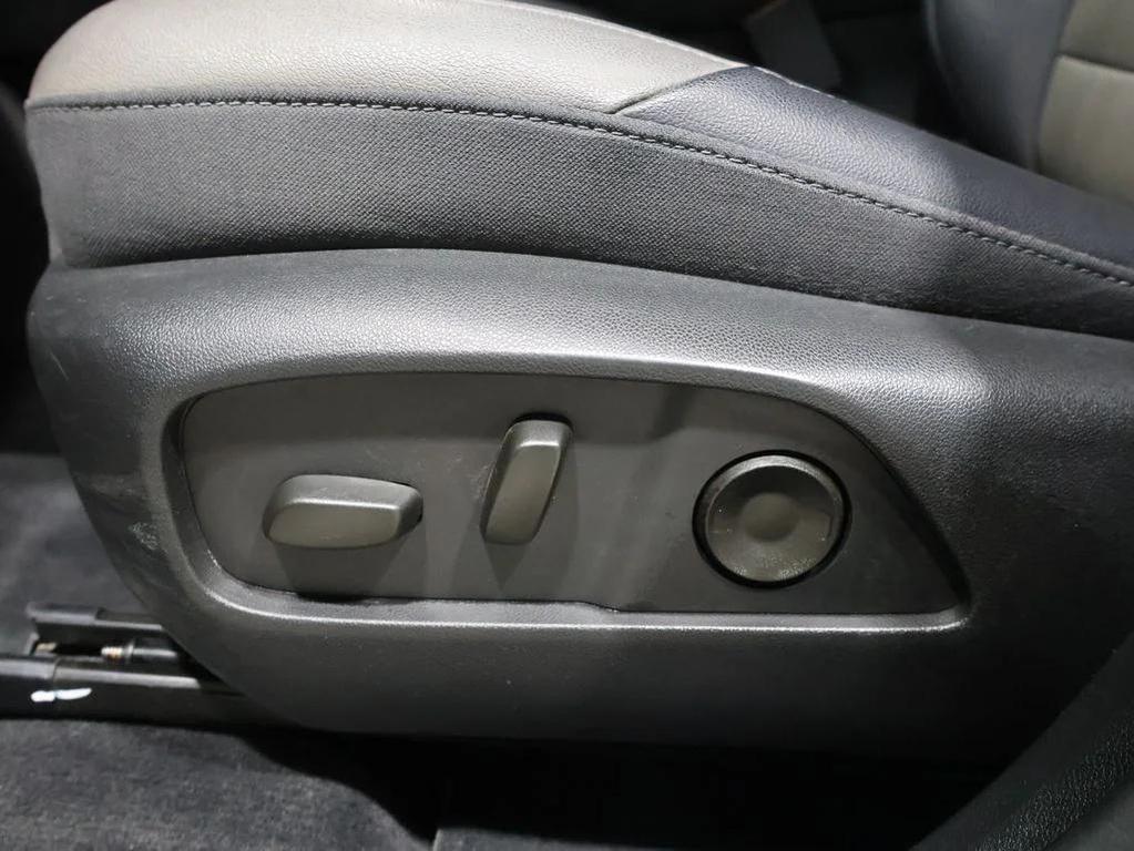 used 2025 Chevrolet Equinox car, priced at $24,939