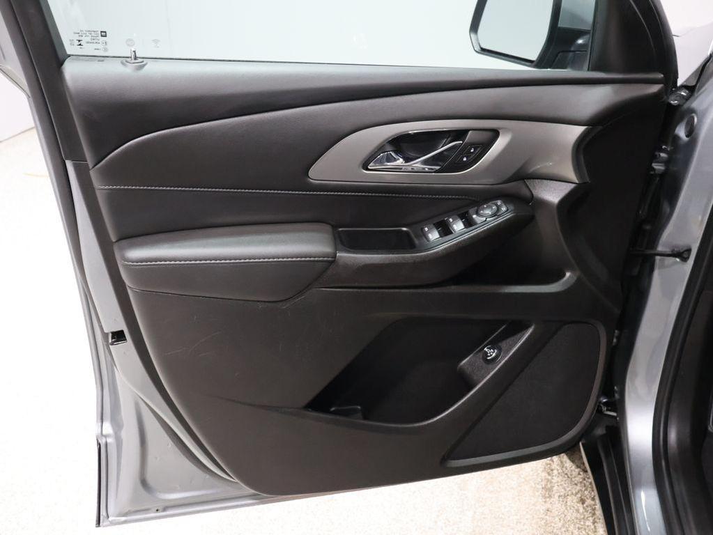 used 2023 Chevrolet Traverse car, priced at $29,268