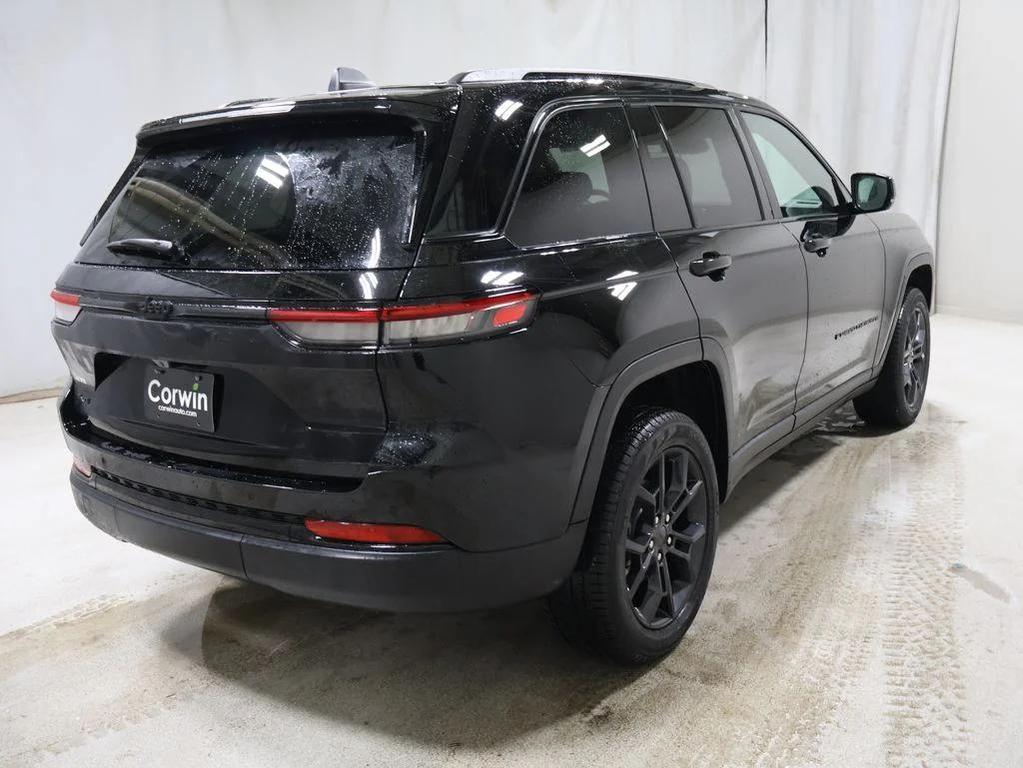 new 2025 Jeep Grand Cherokee car, priced at $52,480