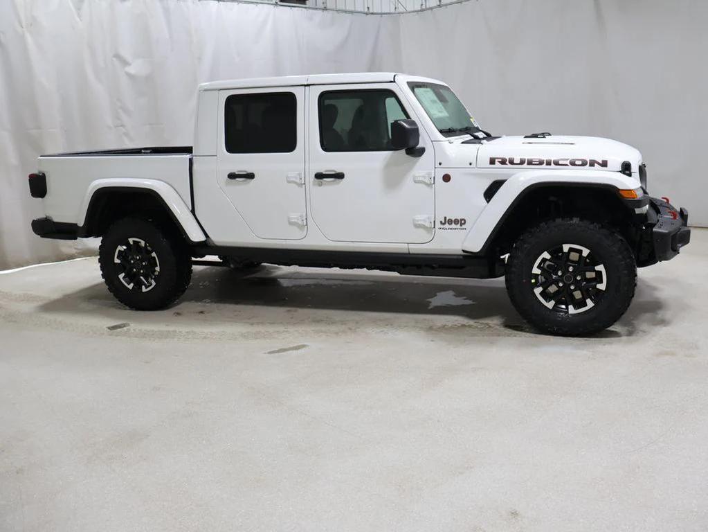 new 2026 Jeep Gladiator car, priced at $64,030