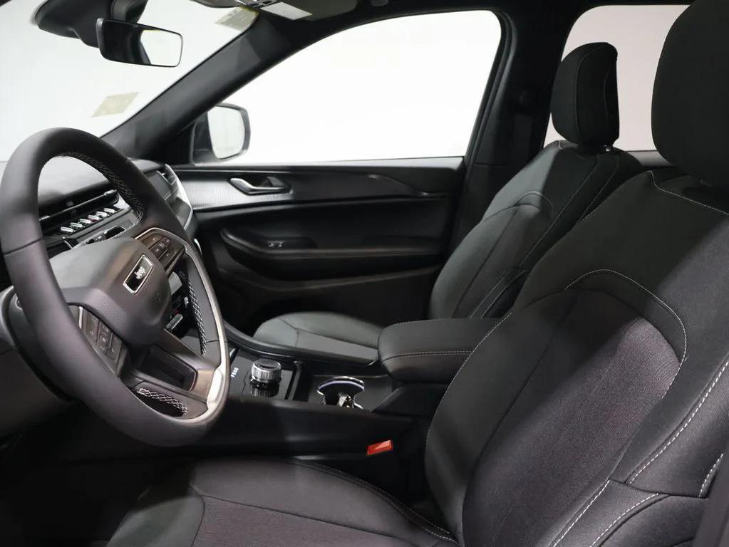 new 2026 Jeep Grand Cherokee car, priced at $46,125