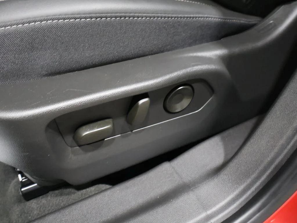 used 2025 Buick Envision car, priced at $27,459