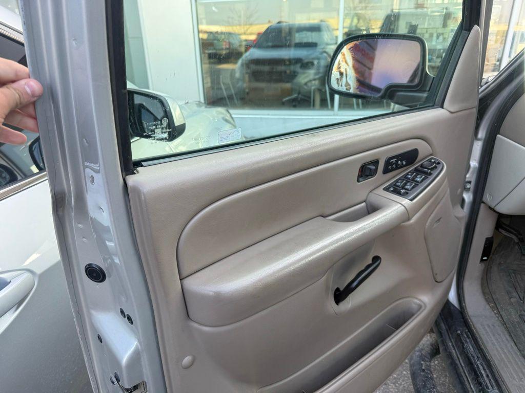 used 2006 Chevrolet Suburban car, priced at $3,399