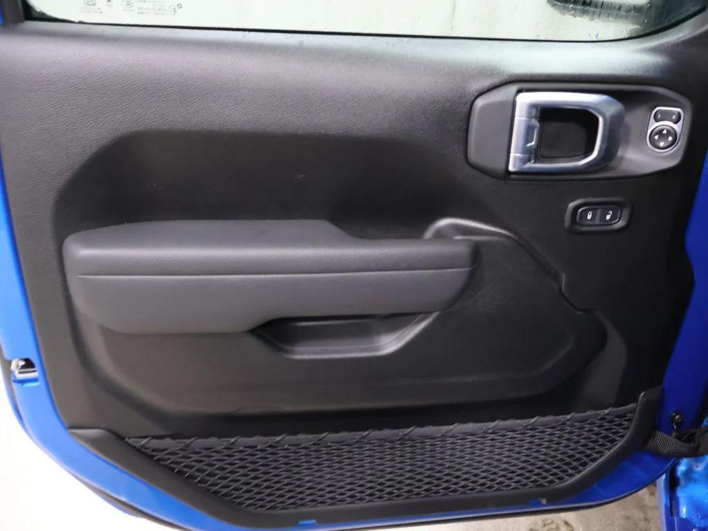 new 2026 Jeep Gladiator car, priced at $47,600