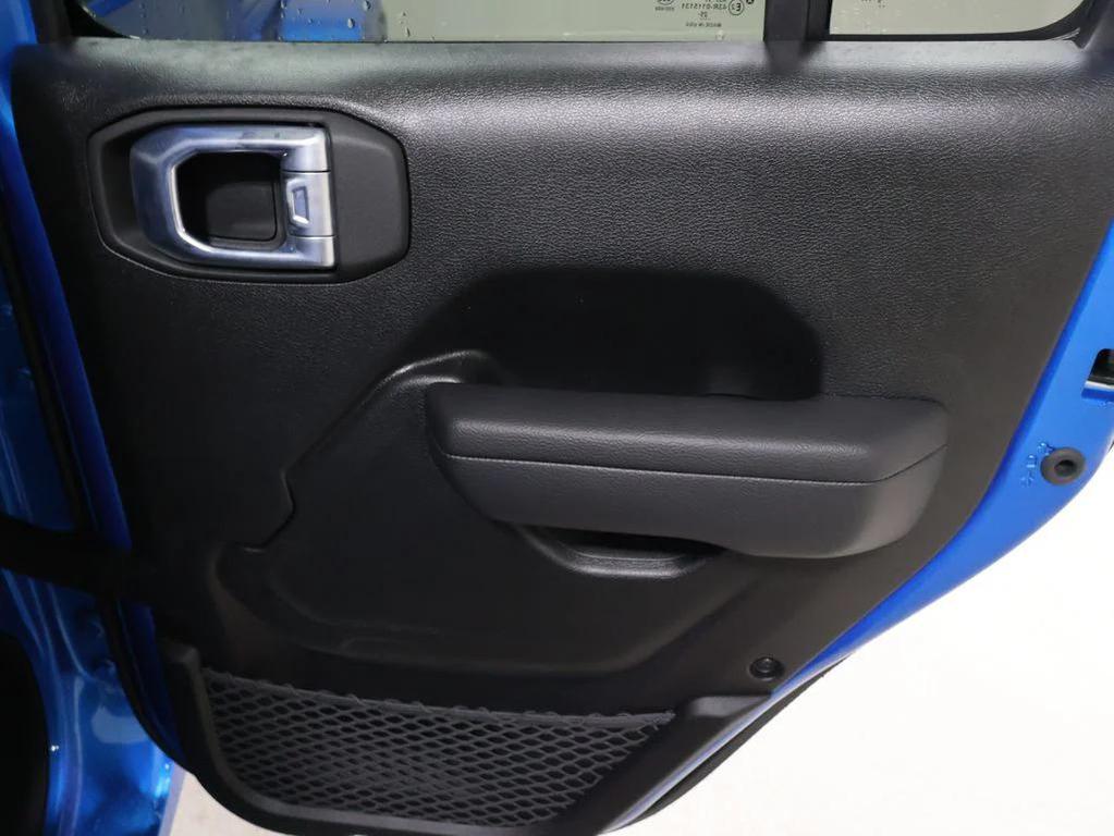 new 2026 Jeep Gladiator car, priced at $47,600