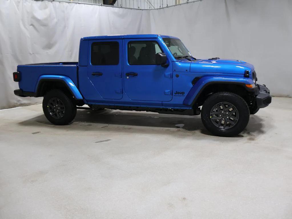 new 2026 Jeep Gladiator car, priced at $47,600