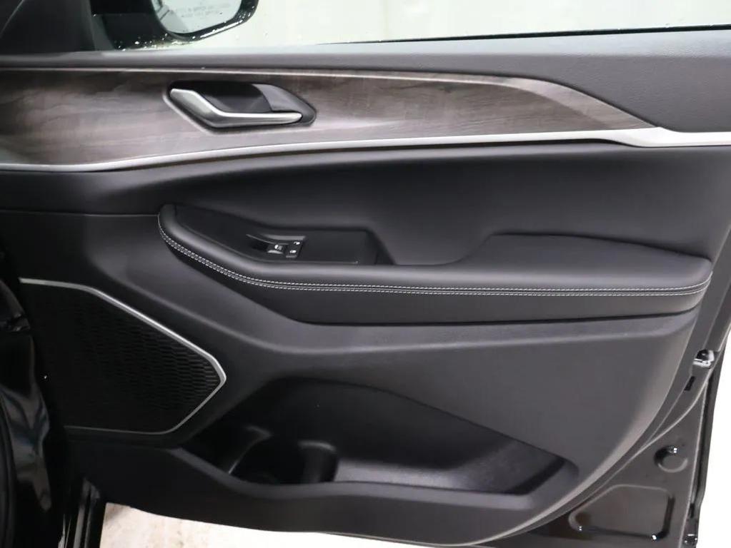 new 2026 Jeep Grand Cherokee car, priced at $53,725