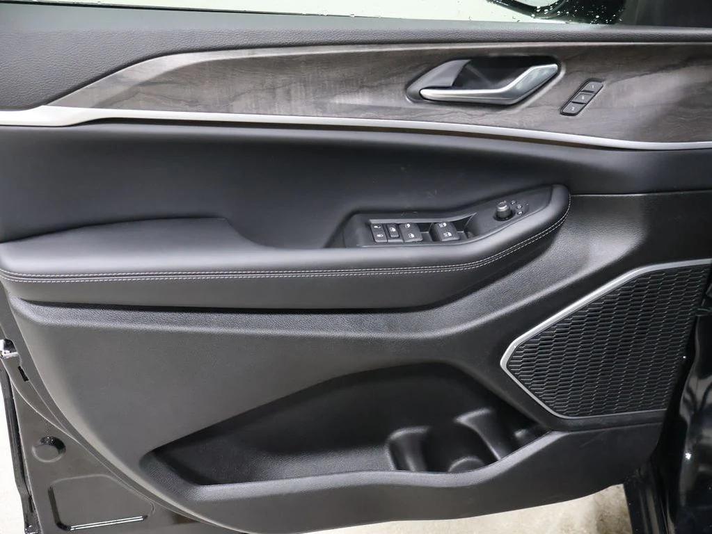 new 2026 Jeep Grand Cherokee car, priced at $53,725