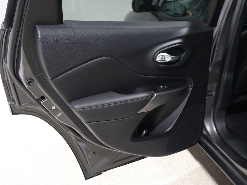 used 2022 Jeep Cherokee car, priced at $25,951