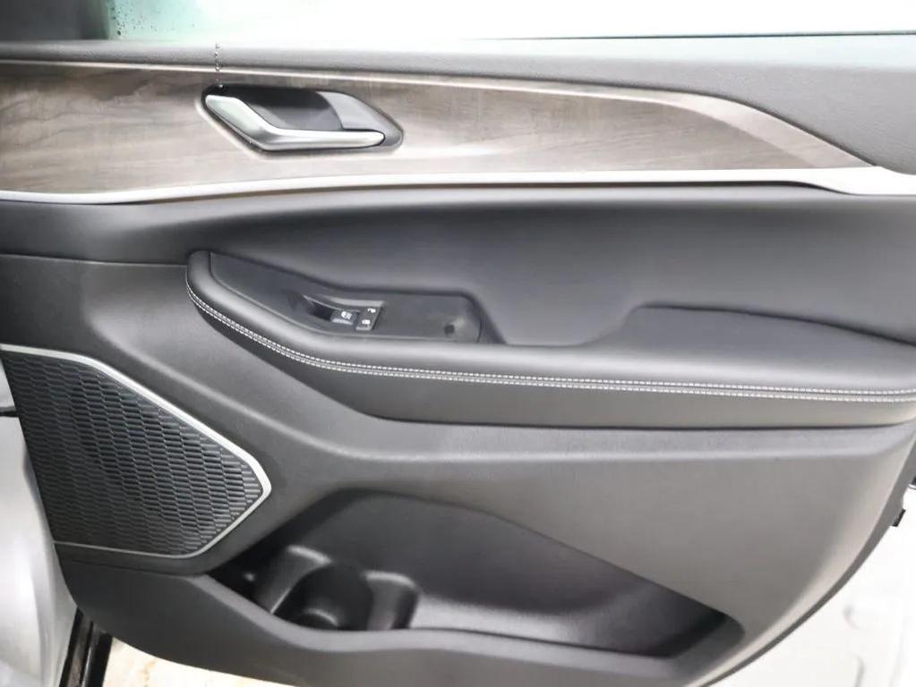 new 2026 Jeep Grand Cherokee L car, priced at $51,205