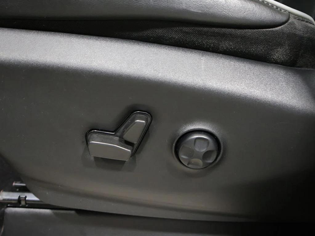 used 2022 Chrysler Pacifica Hybrid car, priced at $30,400