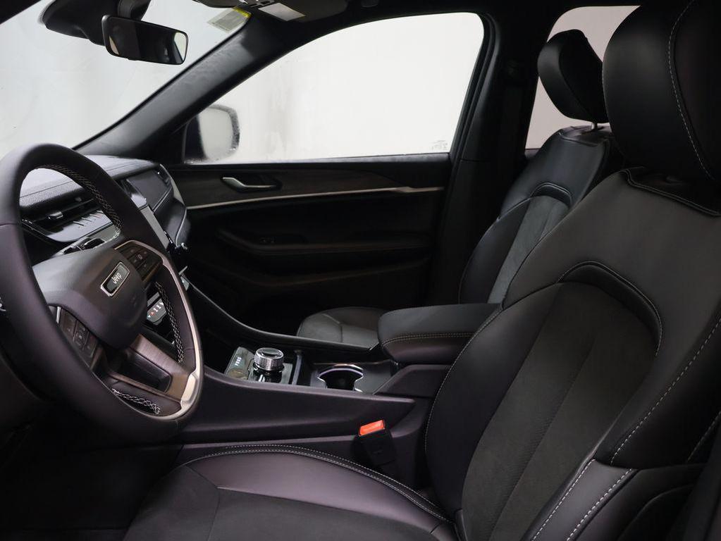 new 2026 Jeep Grand Cherokee car, priced at $48,075