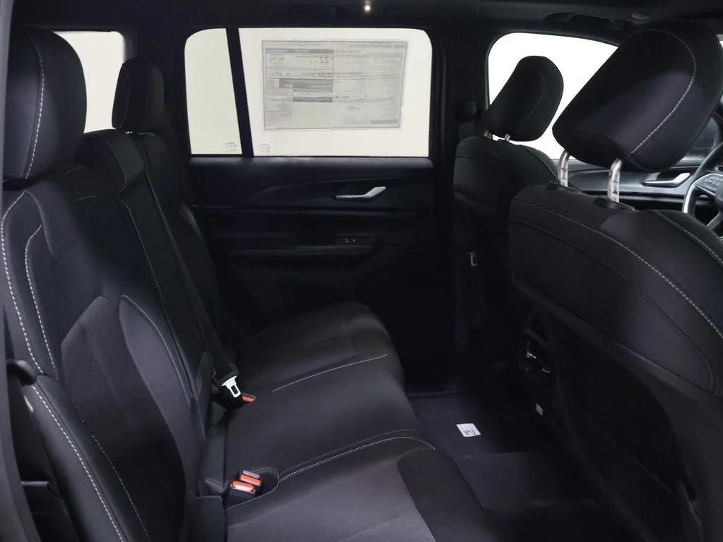 new 2026 Jeep Grand Cherokee car, priced at $45,374