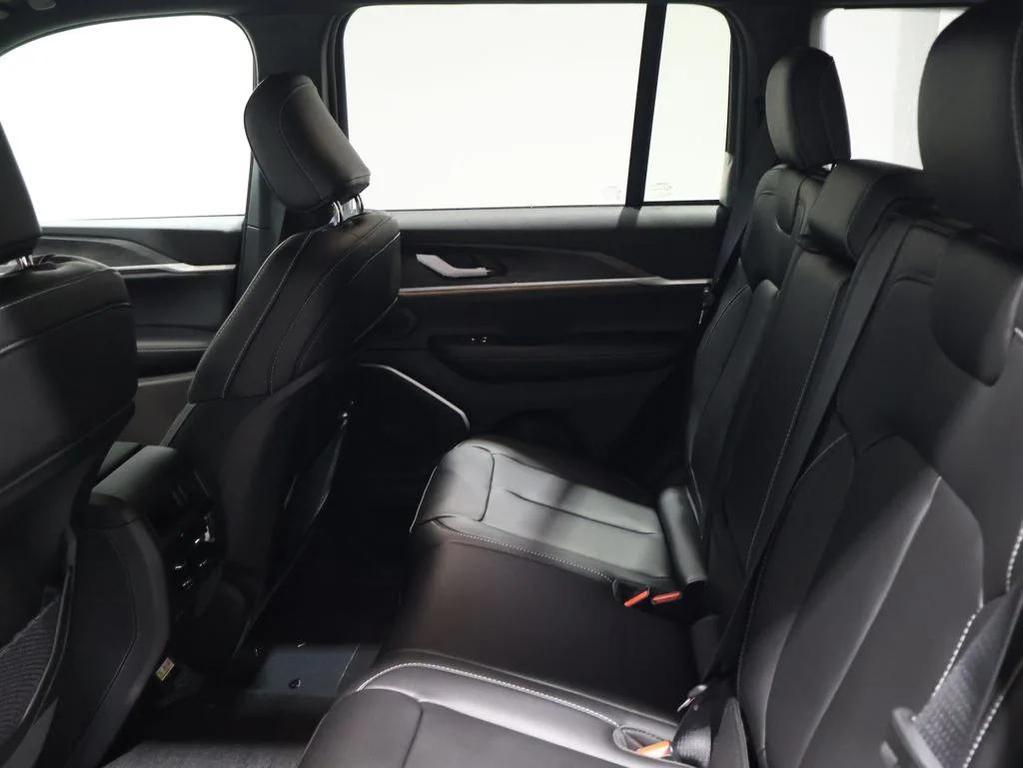 new 2026 Jeep Grand Cherokee car, priced at $52,220