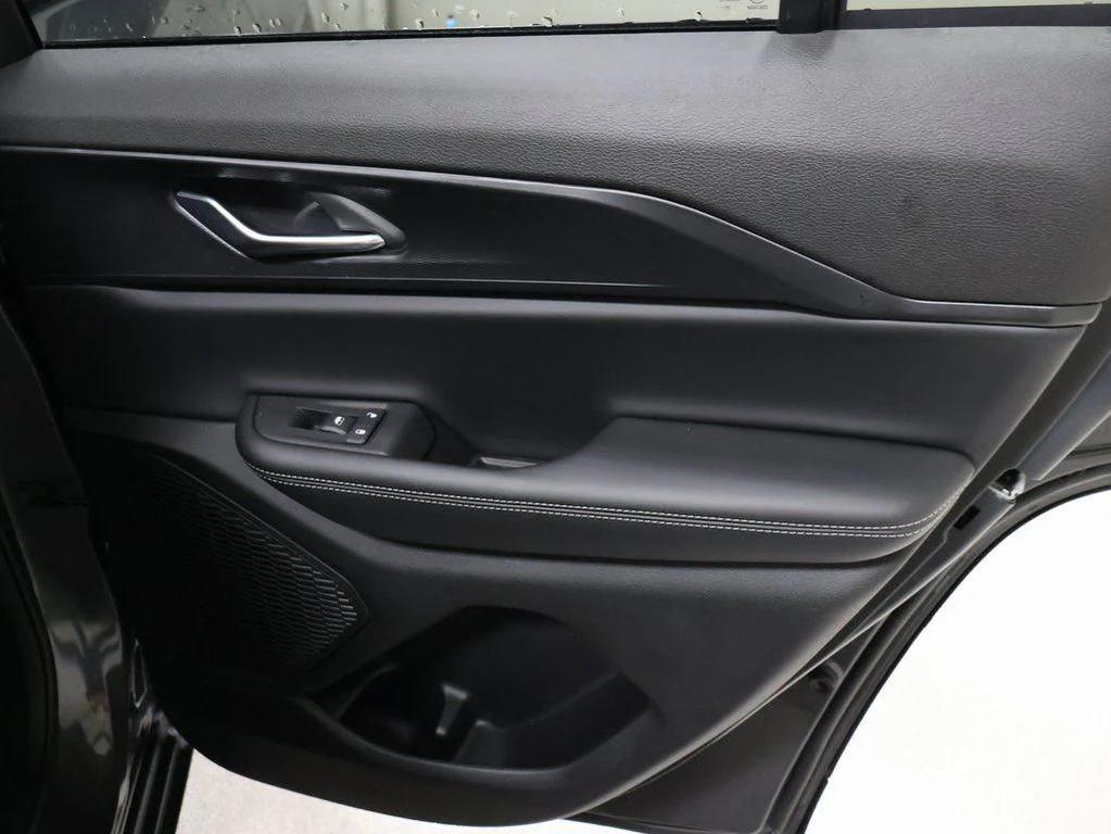 new 2025 Jeep Grand Cherokee car, priced at $37,131