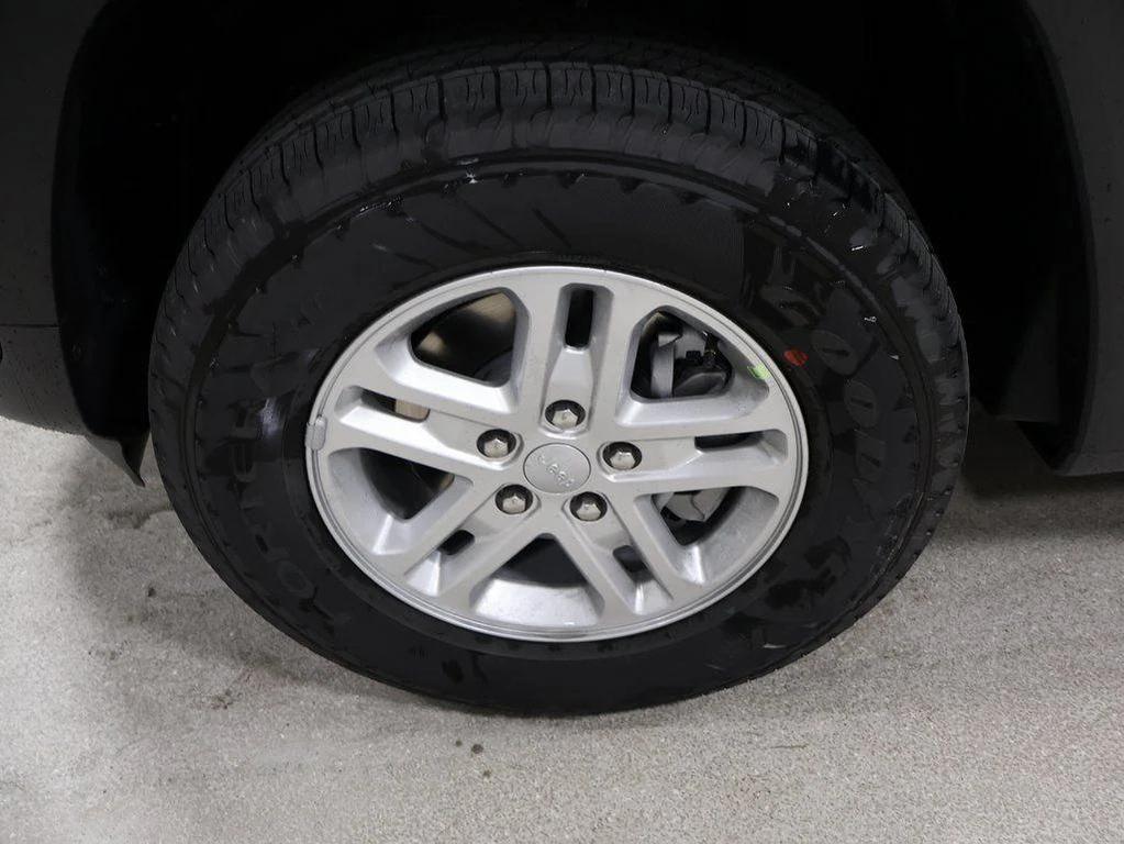 new 2025 Jeep Grand Cherokee car, priced at $37,131