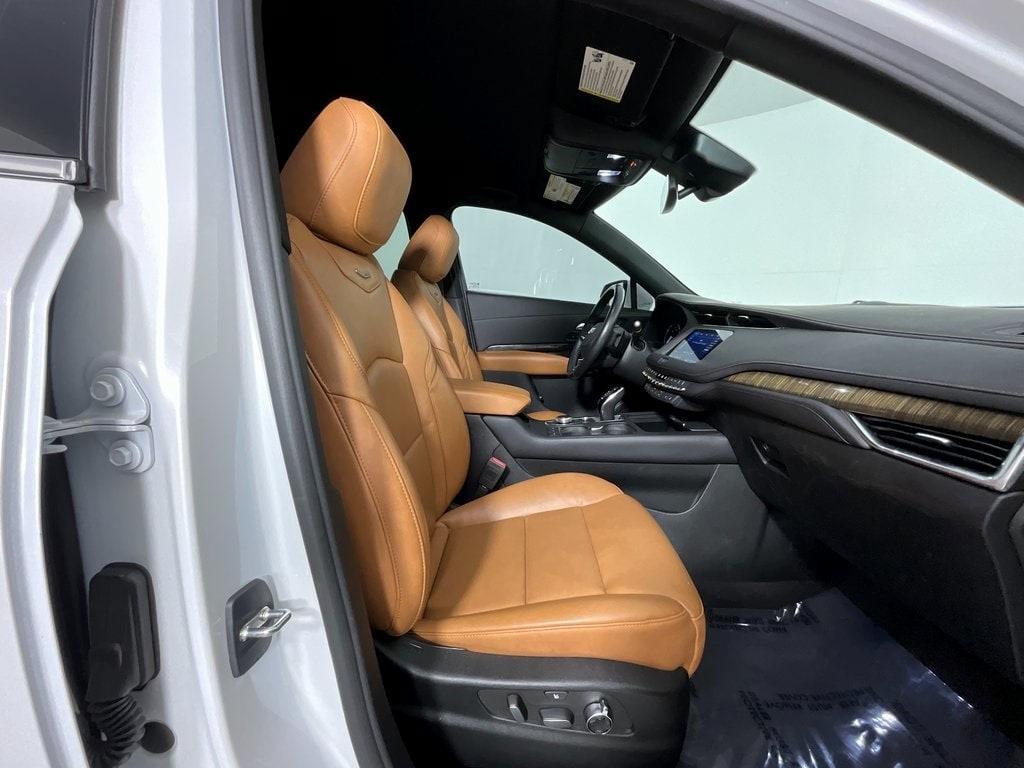 used 2023 Cadillac XT4 car, priced at $25,996