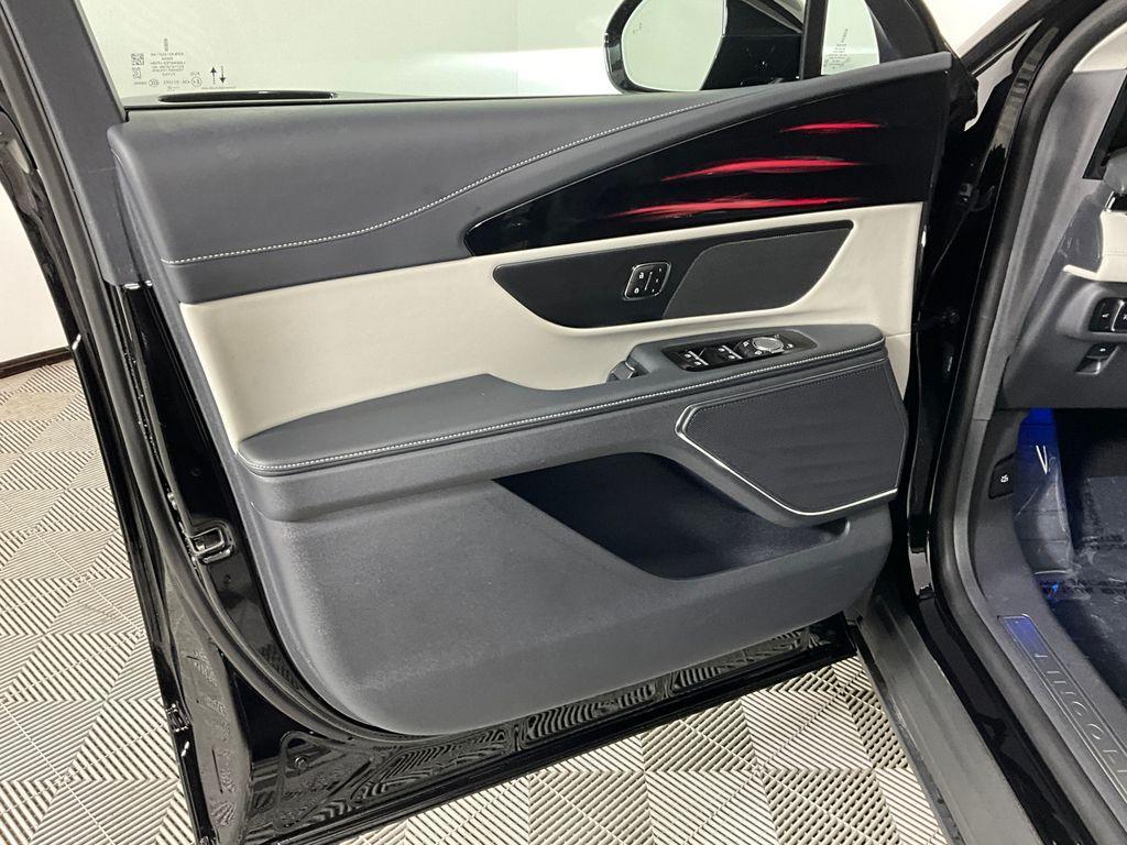 used 2025 Lincoln Nautilus car, priced at $47,794